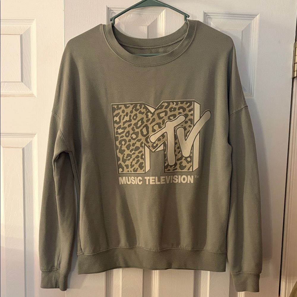 MTV Sage Graphic leopard Sweatshirt